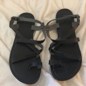 Black strapping sandals 9/10
